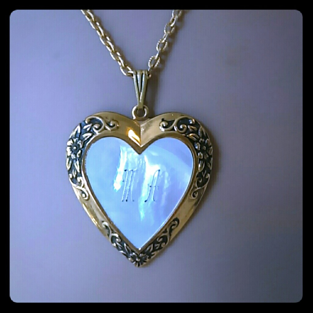 Vintage, CORO Mother of Pearl Heart MA PENDANT